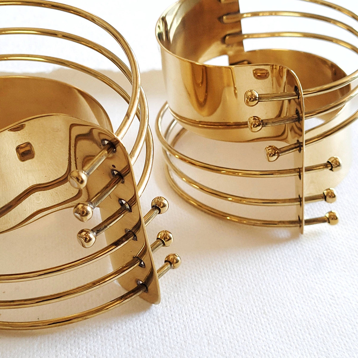 Bisjoux - Brass modern brutalist Wired bracelet Bangle: Armlet