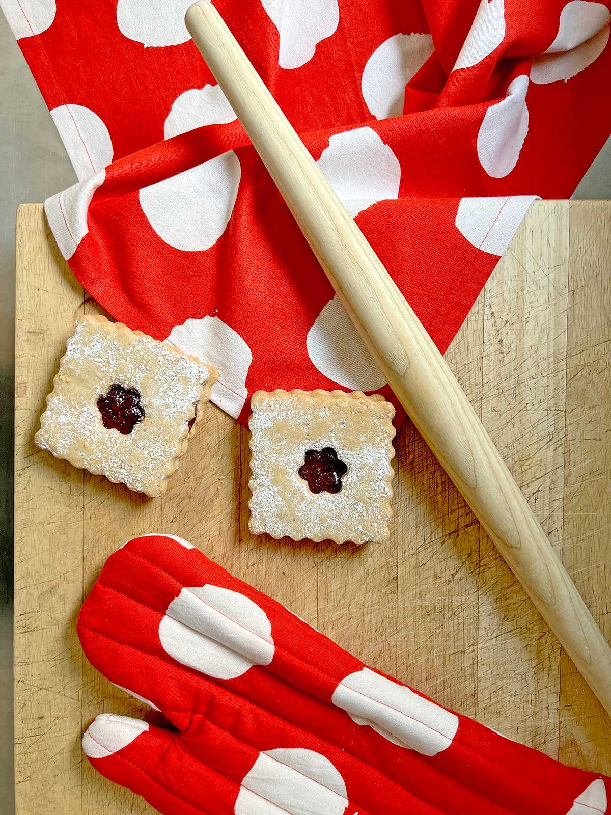 See Design - Oven Mitt & Potholder Set: Globe Yellow/Orange