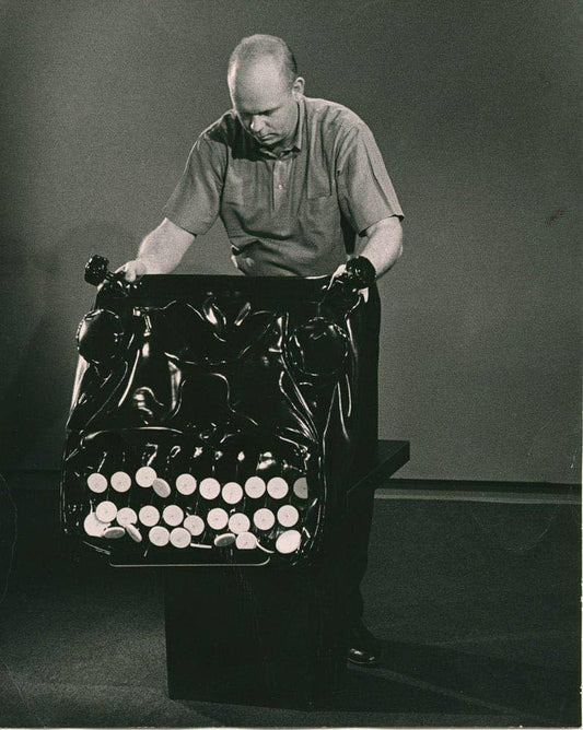 Claes Oldenburg: Writing on the Side 1956-1969 cover image
