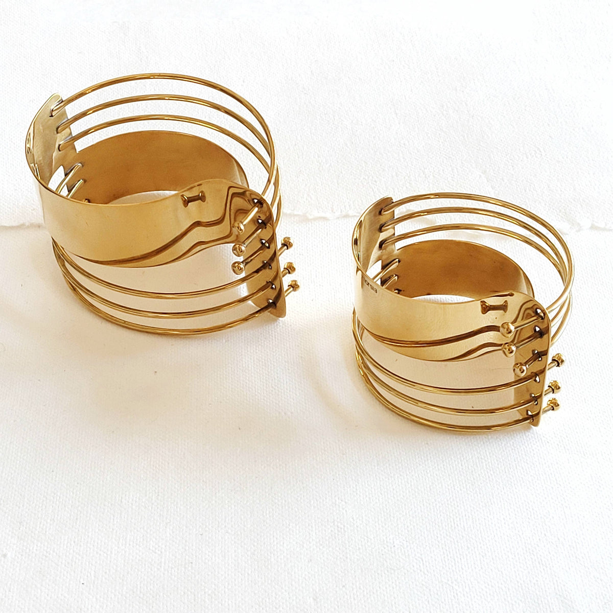Bisjoux - Brass modern brutalist Wired bracelet Bangle: Armlet