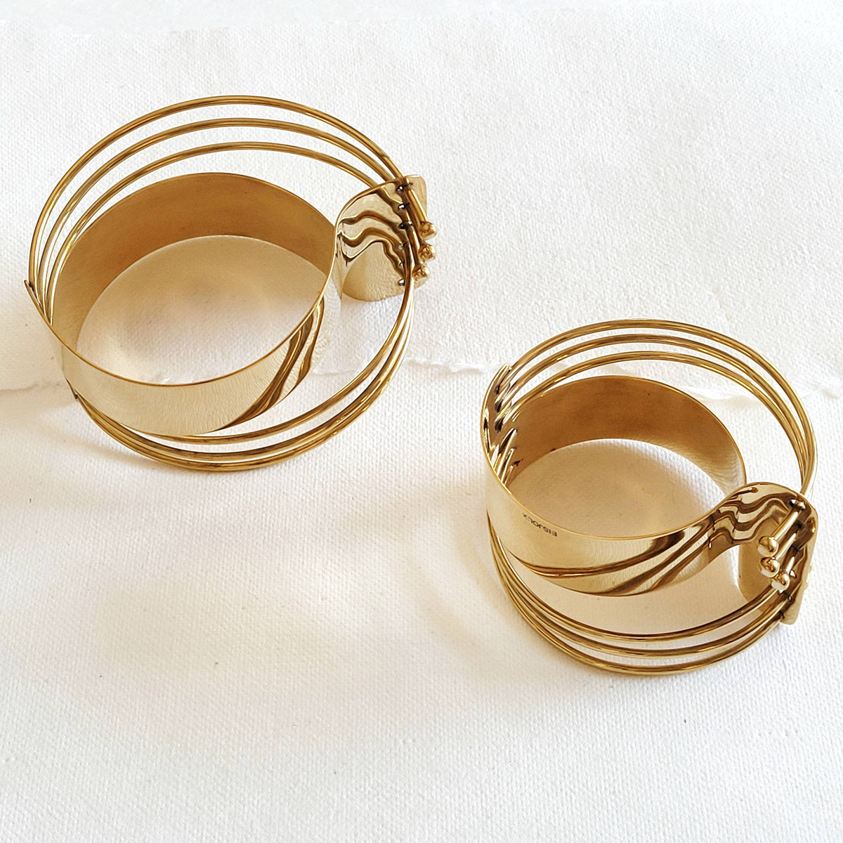 Bisjoux - Brass modern brutalist Wired bracelet Bangle: Armlet