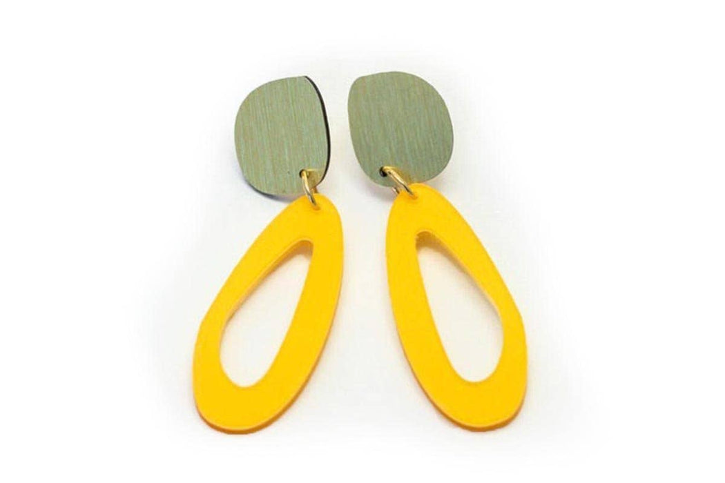 dconstruct - Ecoresin Earrings - Fluid Oval Drop: Fleur Vitamin C / Gold